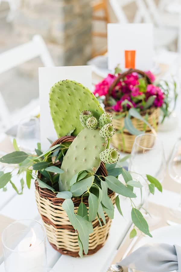 decoration-wedding-island-fucshia-bougainvillea-cactus_10