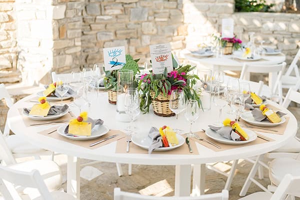 decoration-wedding-island-fucshia-bougainvillea-cactus_13