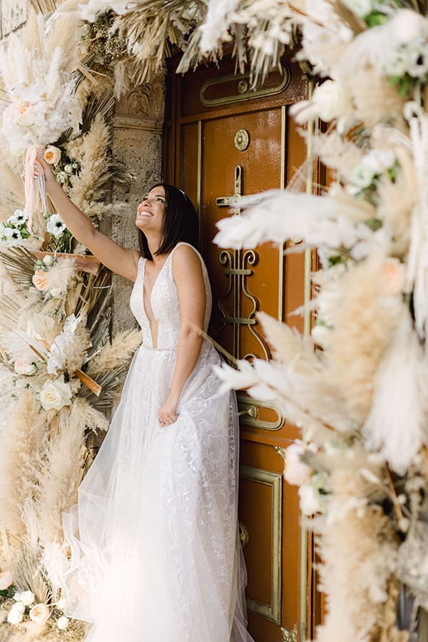 dreamy-summer-wedding-kefalonia-boho-floral-arrangmenets_03