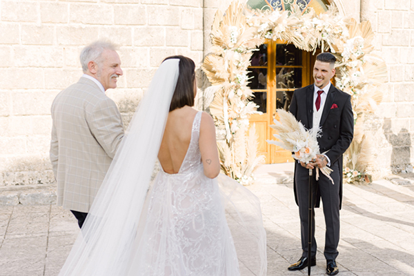 dreamy-summer-wedding-kefalonia-boho-floral-arrangmenets_15