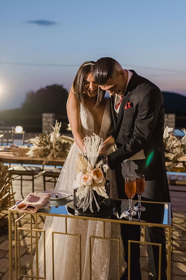 dreamy-summer-wedding-kefalonia-boho-floral-arrangmenets_33