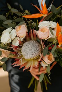 Εξωτική νυφική ανθοδέσμη από μοναδικά λουλούδια