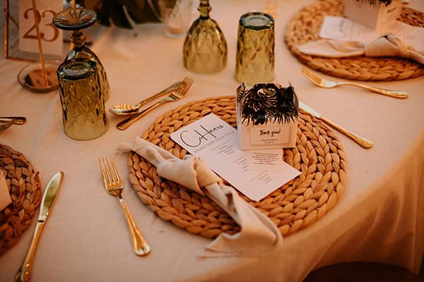 Μπομπονιέρες σε κουτάκι από μαύρες λεπτομέρειες Μπομπονιέρες σε κουτάκι από μαύρες λεπτομέρειες