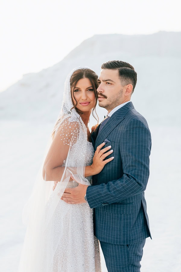 lovely-summer-wedding-blue-white-hydrangeas_01