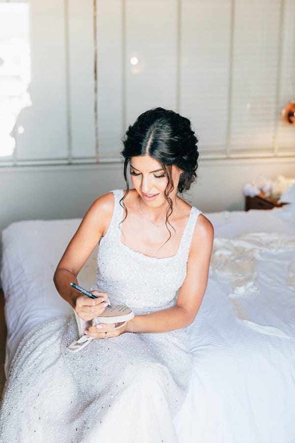 lovely-summer-wedding-blue-white-hydrangeas_12