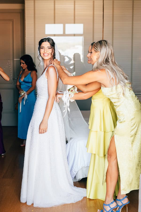 lovely-summer-wedding-blue-white-hydrangeas_12x