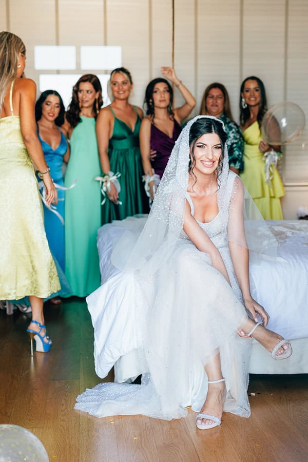 lovely-summer-wedding-blue-white-hydrangeas_13