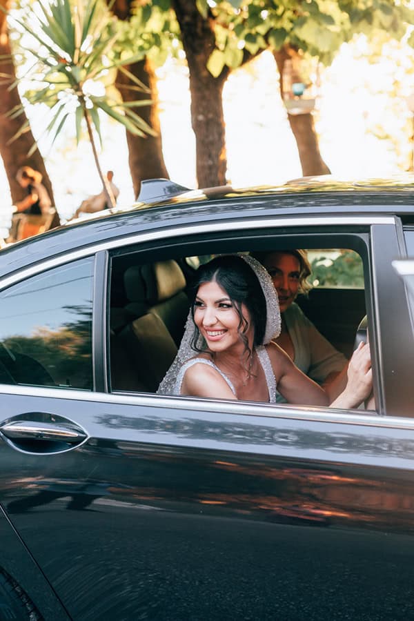 lovely-summer-wedding-blue-white-hydrangeas_22