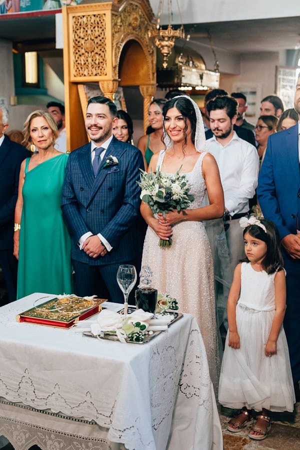 lovely-summer-wedding-blue-white-hydrangeas_27