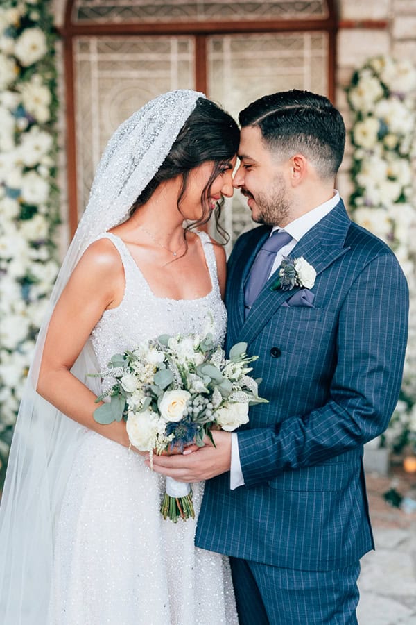 lovely-summer-wedding-blue-white-hydrangeas_32