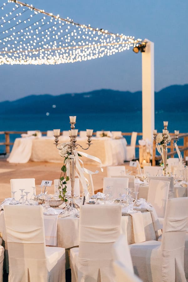 lovely-summer-wedding-blue-white-hydrangeas_35