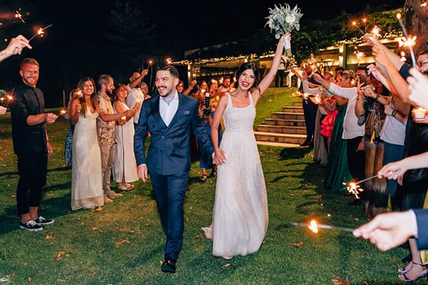 lovely-summer-wedding-blue-white-hydrangeas_37