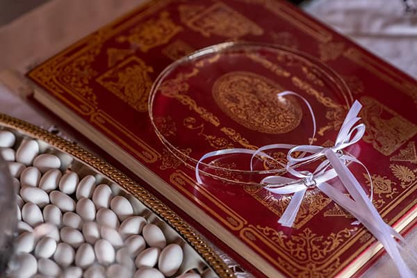 lovely-summer-wedding-evoia-olives-white-flowers_23