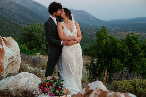 lovely-summer-wedding-mani-fuchsia-touches_01x