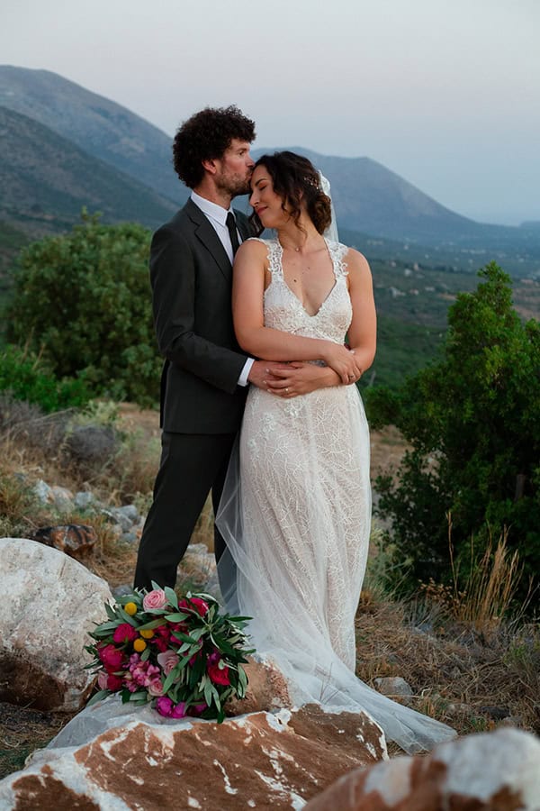 lovely-summer-wedding-mani-fuchsia-touches_02