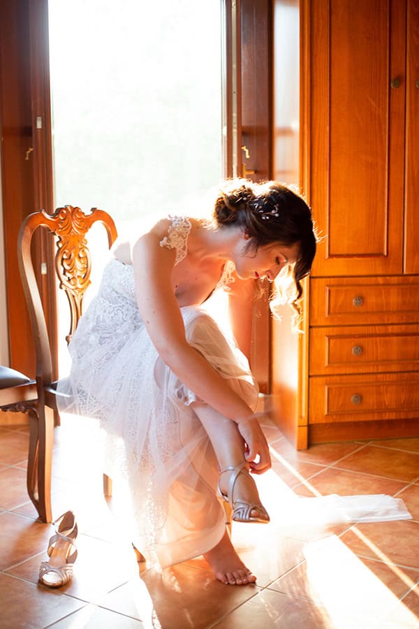 lovely-summer-wedding-mani-fuchsia-touches_09x