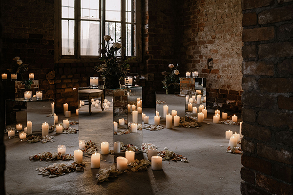 luxury-indoor-wedding-decoration-white-flowers-special-lighting_06