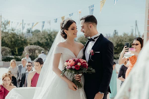 Μοντέρνος ανοιξιάτικος γάμος στη Λευκωσία με πολύχρωμο ανθοστολισμό │  Άντρια & Γιάννης