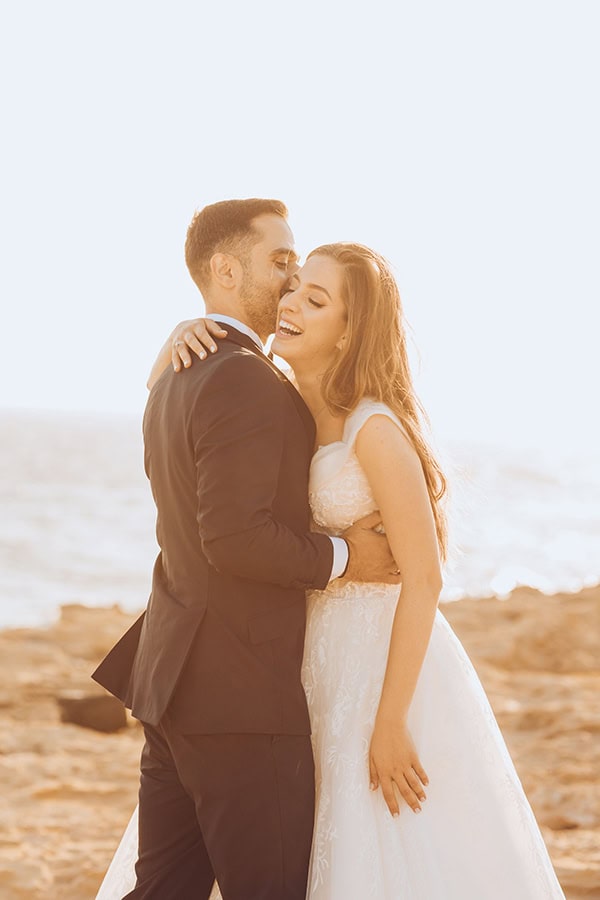 modern-spring-wedding-nicosia-colorful-floral-arrangements_02