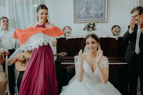 modern-spring-wedding-nicosia-colorful-floral-arrangements_11