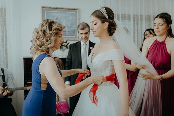 modern-spring-wedding-nicosia-colorful-floral-arrangements_14