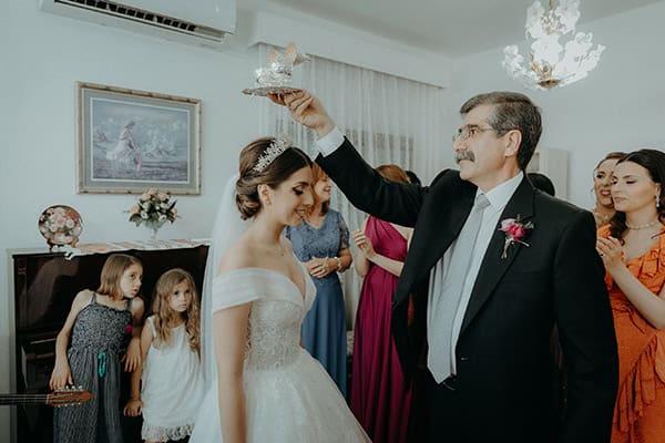 modern-spring-wedding-nicosia-colorful-floral-arrangements_15