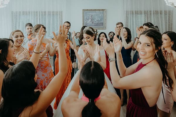 modern-spring-wedding-nicosia-colorful-floral-arrangements_16