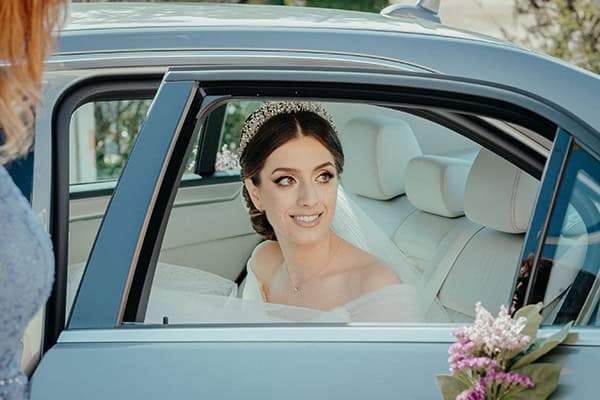 modern-spring-wedding-nicosia-colorful-floral-arrangements_30