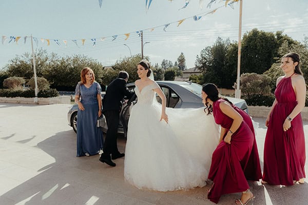 modern-spring-wedding-nicosia-colorful-floral-arrangements_31