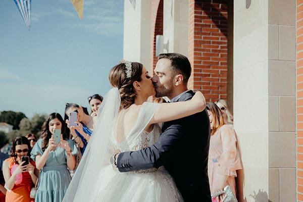 modern-spring-wedding-nicosia-colorful-floral-arrangements_32