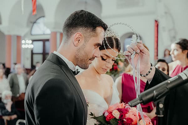 modern-spring-wedding-nicosia-colorful-floral-arrangements_38