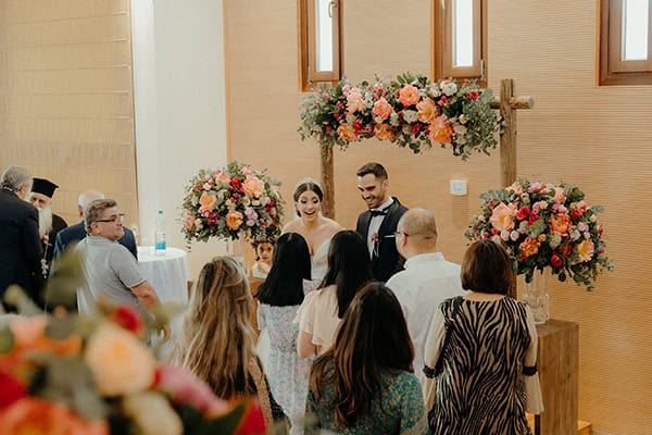 modern-spring-wedding-nicosia-colorful-floral-arrangements_51