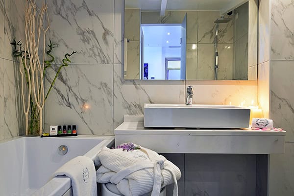 organise-dreamy-honeymoon-wyndham-corfu-dassia_12x