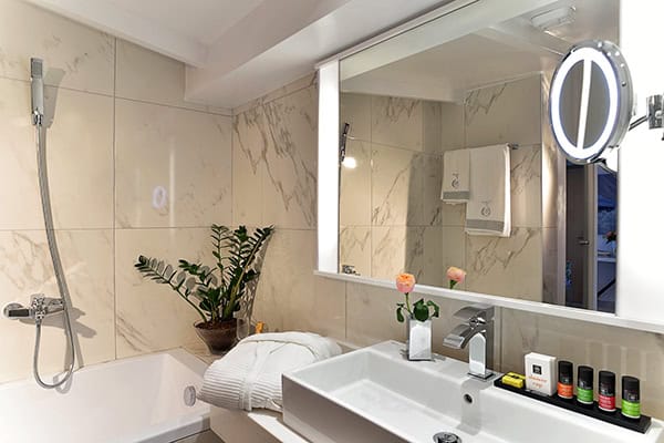 organise-dreamy-honeymoon-wyndham-corfu-dassia_18x