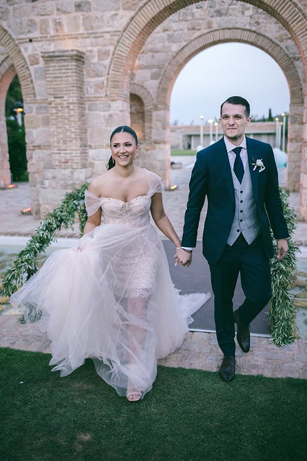 romantic-chic-wedding-athens-olive-white-florals_01