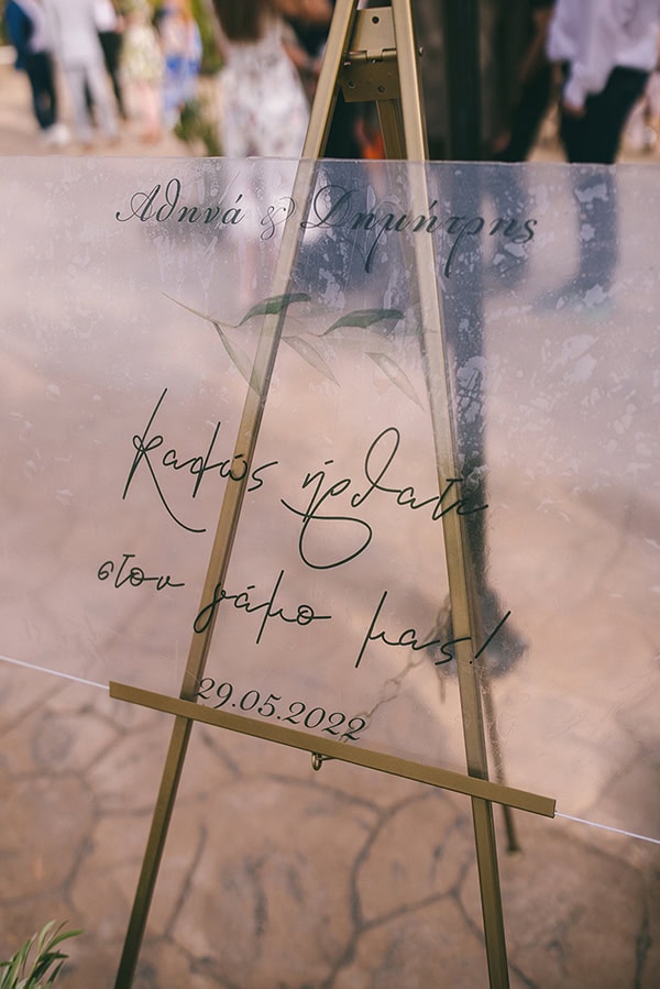 romantic-chic-wedding-athens-olive-white-florals_14