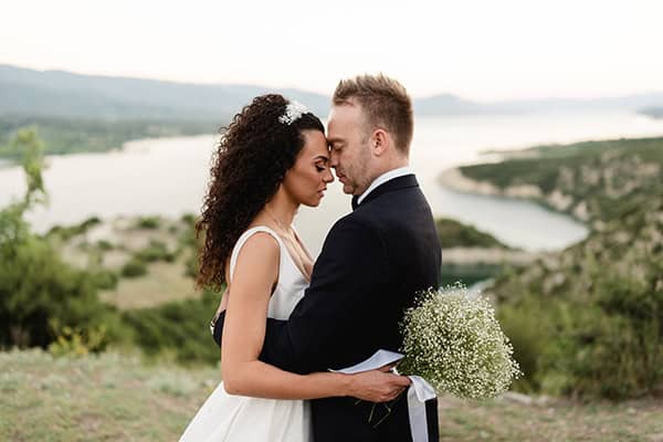 romantic-summer-wedding-kozani-baby-breath_01