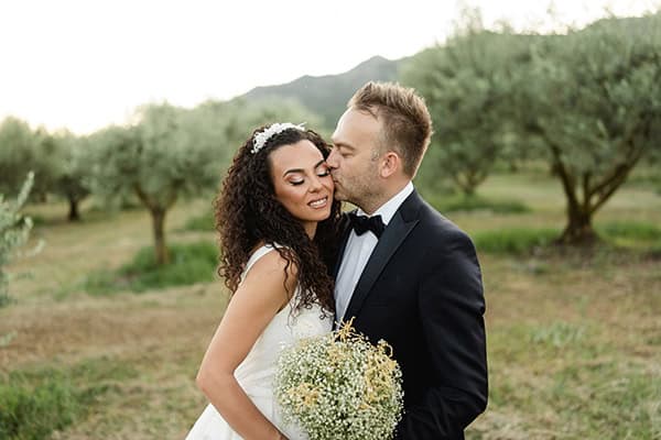 romantic-summer-wedding-kozani-baby-breath_02x