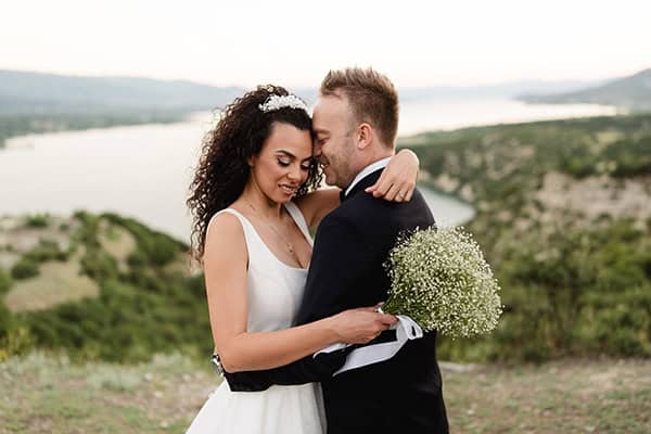 romantic-summer-wedding-kozani-baby-breath_03x