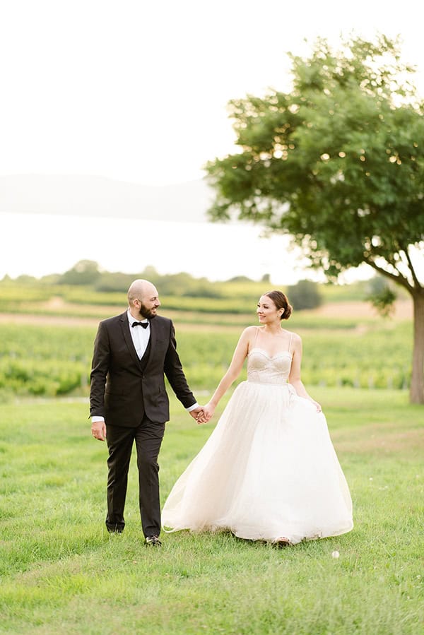 romantic-summer-wedding-kozani-white-peones-roses_01