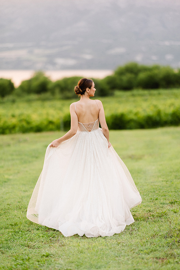 romantic-summer-wedding-kozani-white-peones-roses_05