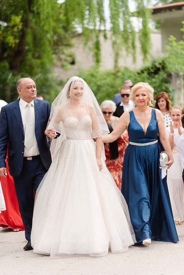 romantic-summer-wedding-kozani-white-peones-roses_21