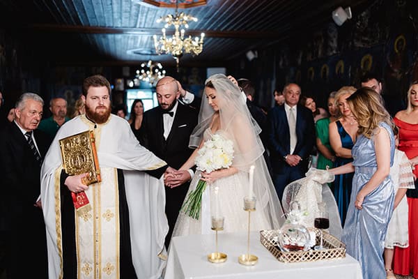 romantic-summer-wedding-kozani-white-peones-roses_22