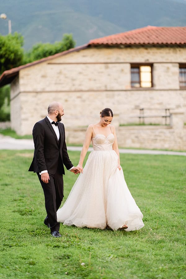 romantic-summer-wedding-kozani-white-peones-roses_27