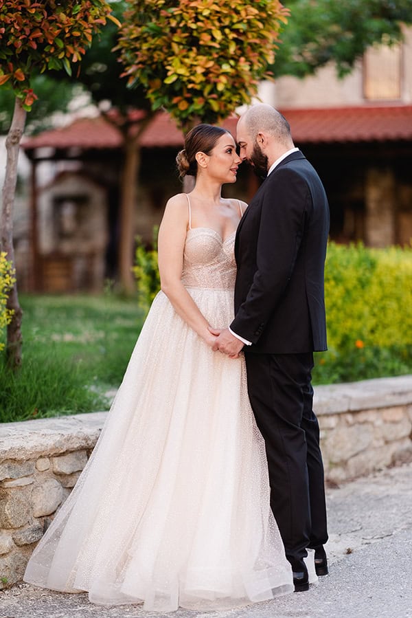 romantic-summer-wedding-kozani-white-peones-roses_28