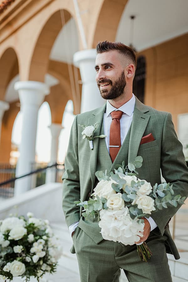 romantic-wedding-athens-white-hydrangeas-eucalyptus_18x