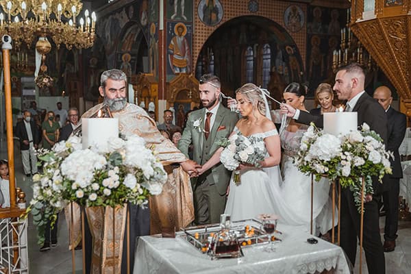romantic-wedding-athens-white-hydrangeas-eucalyptus_26x