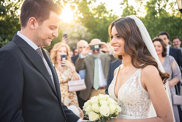 rustic-summer-wedding-athens-white-romantic-blooms_01