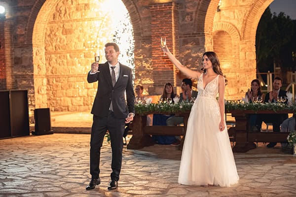 rustic-summer-wedding-athens-white-romantic-blooms_18