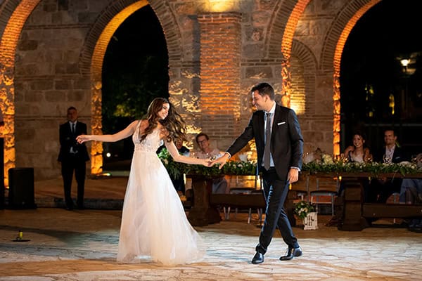 rustic-summer-wedding-athens-white-romantic-blooms_19